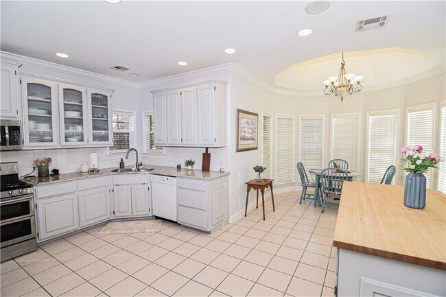 Building Photo - 2716 W Centennial Dr