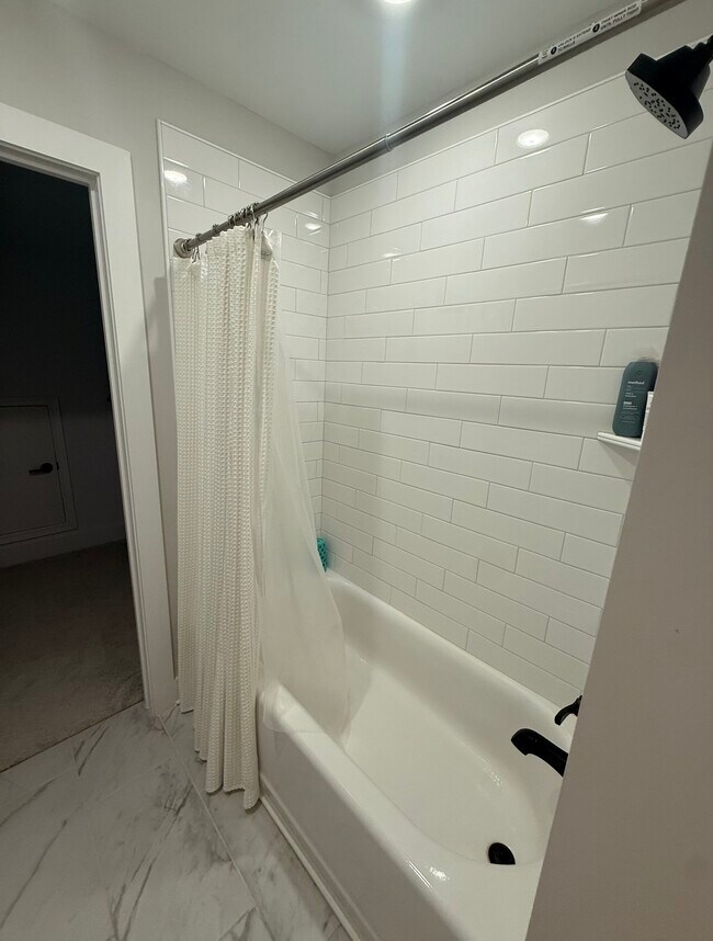 Building Photo - 9030 Headwaters Dr