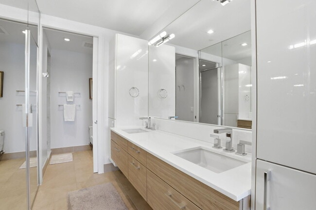 Building Photo - 3200 S Ocean Blvd