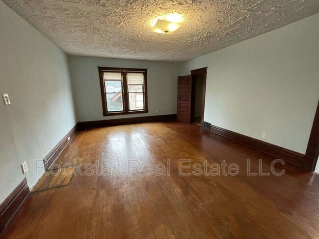 Building Photo - 519 E Ermina Ave