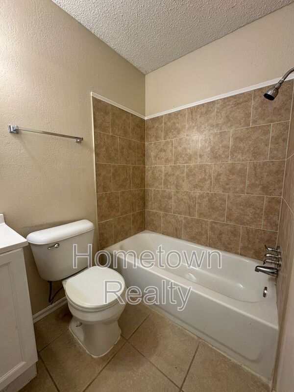 Building Photo - 922 NW 116th Court