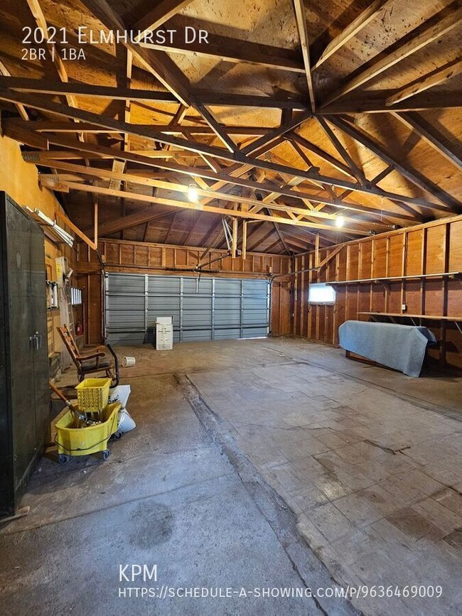 Building Photo - 2021 Elmhurst Dr