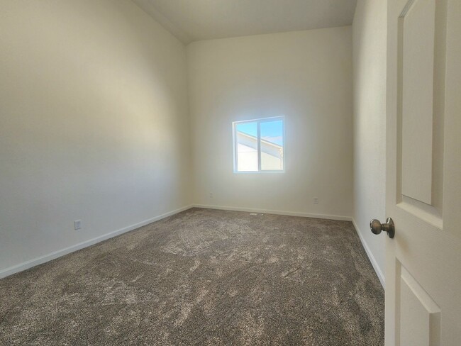 Building Photo - 673 E Laporte Dr