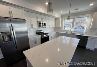 Building Photo - 80 N Beacon St