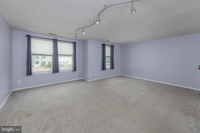 Building Photo - 2307 Greenwood Dr