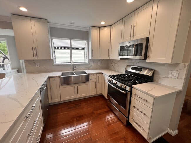 Building Photo - 12790 Polo Parc Dr