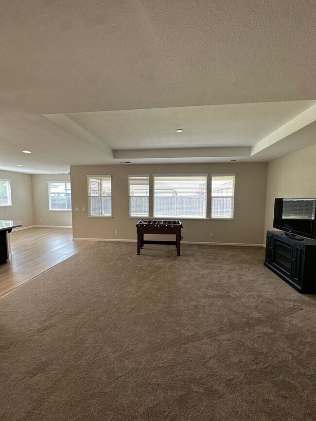 Building Photo - Spacious 4 Bed / 3 Bath Home with Large Covered Patio in Chico