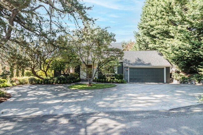 Building Photo - 4527 SW 29th Ave