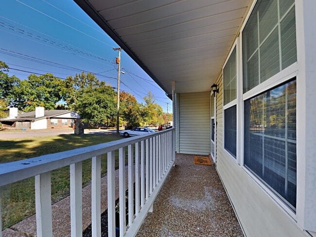 Building Photo - 1012 Patio Dr
