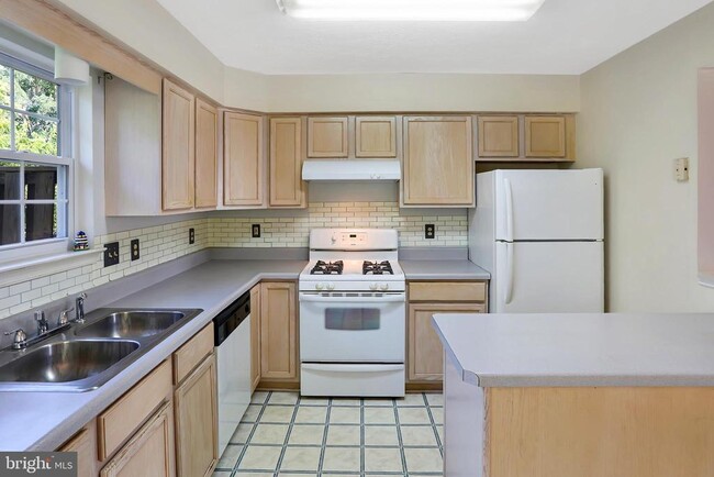 Building Photo - 213 Copperfield Ln