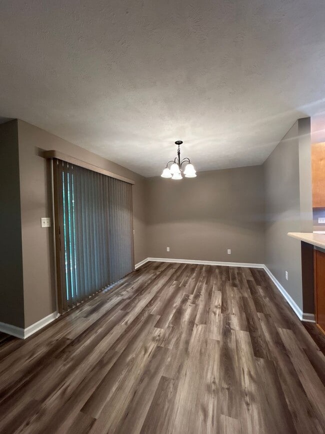 Building Photo - 2 Bedroom 2 Bath Condo Available Now!