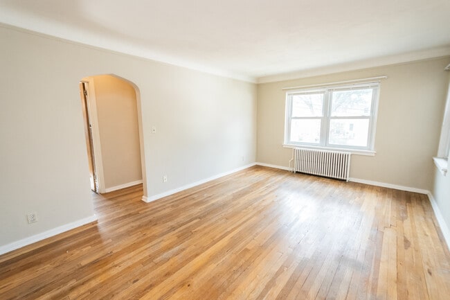 Building Photo - Larpenteur Villas