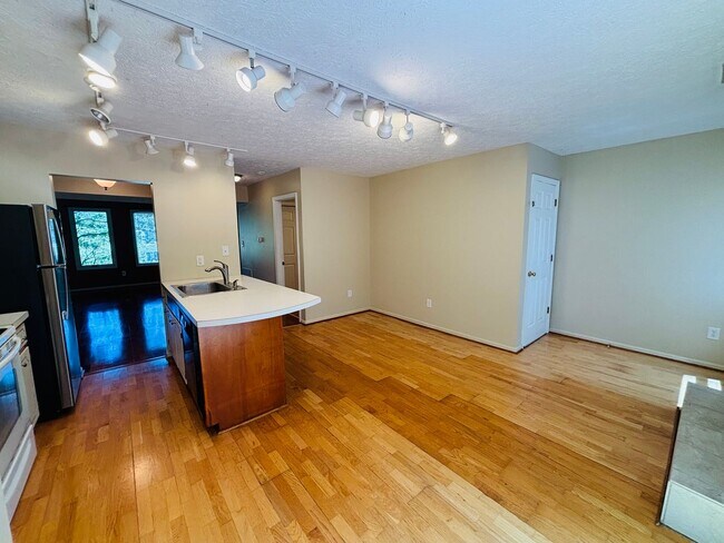 Building Photo - 530 Kamran Dr NW