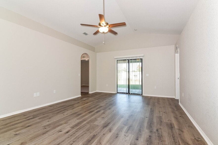 Building Photo - 8179 Woodvine Cir