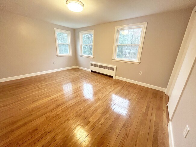 Building Photo - 16 Elm St