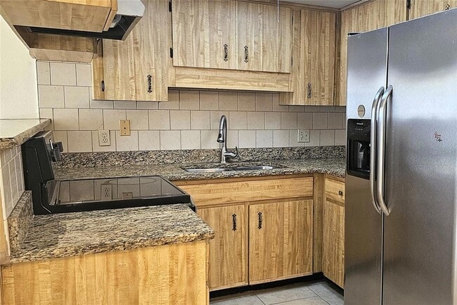 Building Photo - 4330 Tahitian Gardens Cir