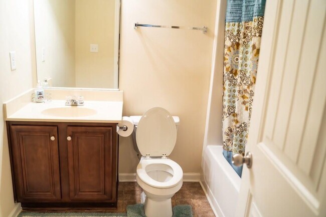 Building Photo - 3830 Kittery Point SW