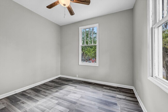 Building Photo - Updated Home in the Heart of Savannah