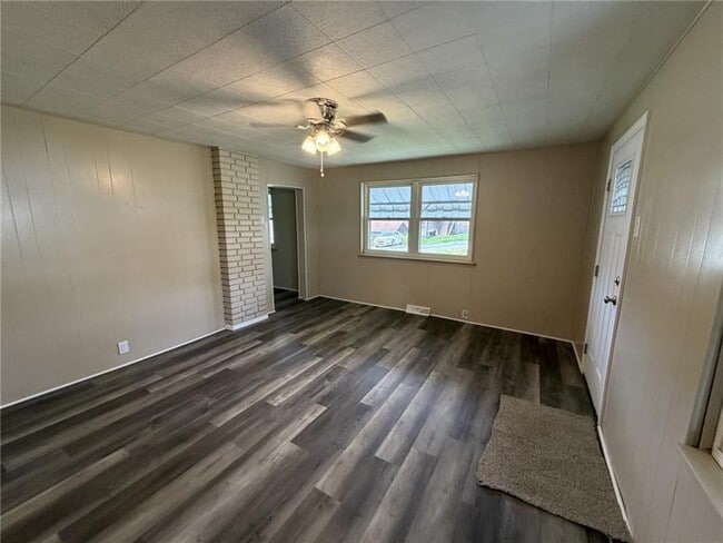 Building Photo - 1156 Eisenhower Dr