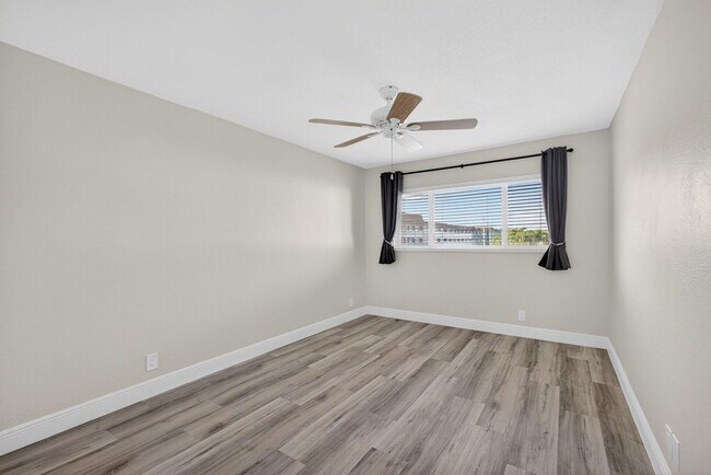 Building Photo - 100 Shore Ct