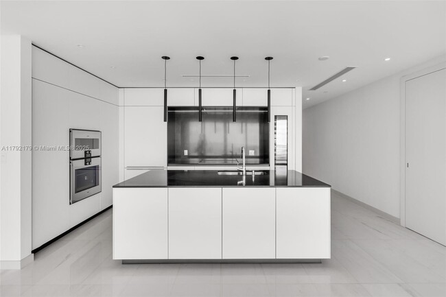Building Photo - 300 Biscayne Blvd Way