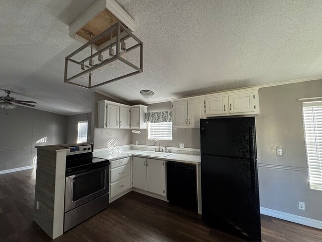 Building Photo - Awesome Rental in Walker, LA