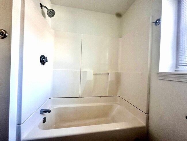 Building Photo - 58 Old Concord Turnpike