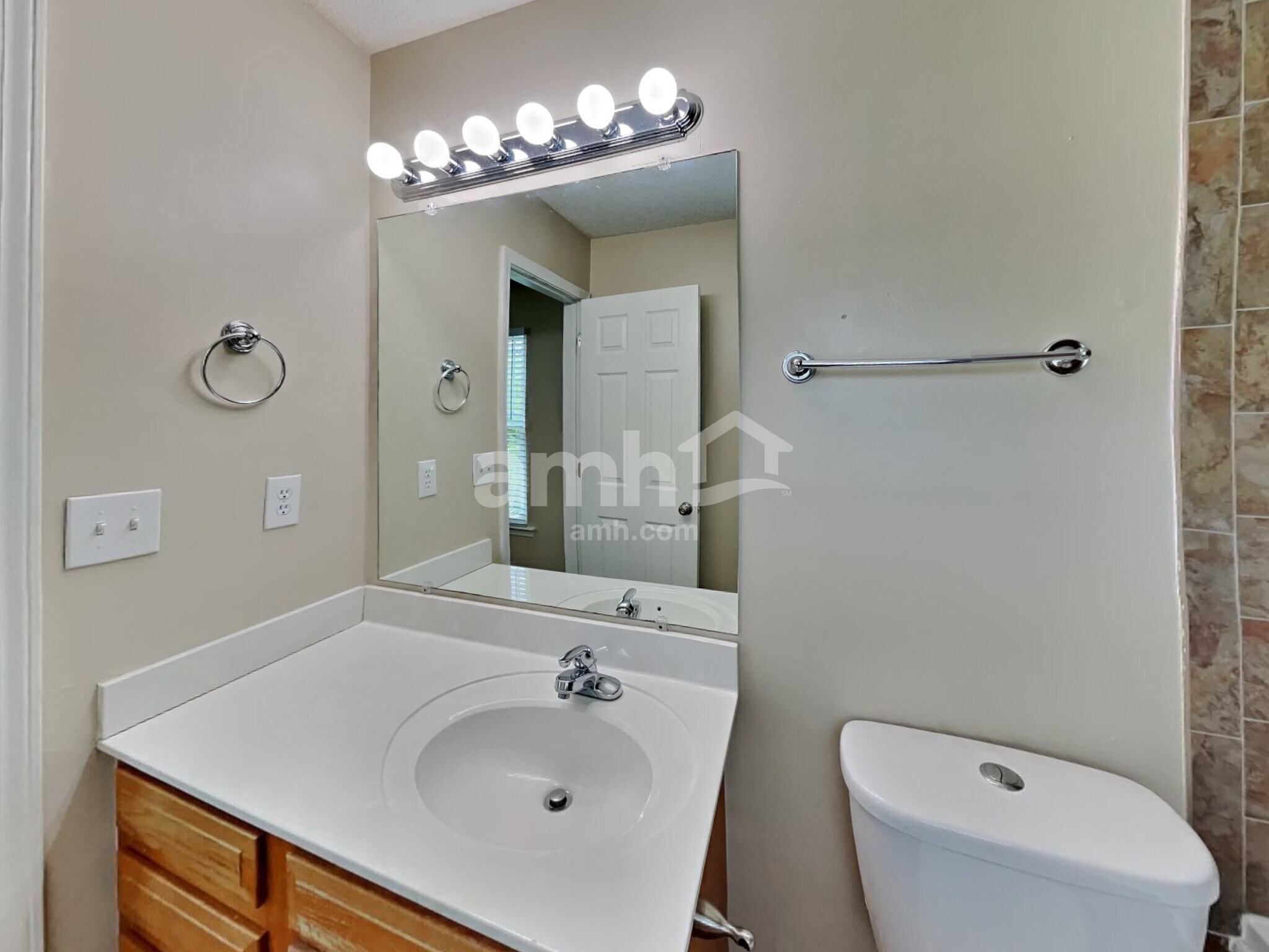 Building Photo - 11618 English Oak Ln