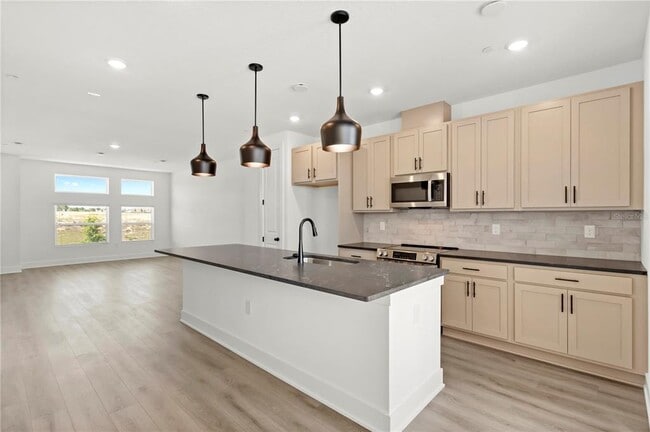 Building Photo - 15363 Hamlin Pk Dr