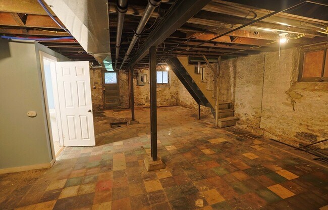 Building Photo - 4845 Anderson Ave