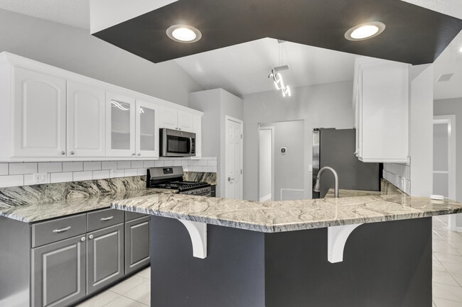 Building Photo - 2500 Bluewater Dr