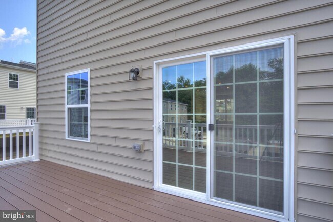 Building Photo - 2506 EMBER Ln