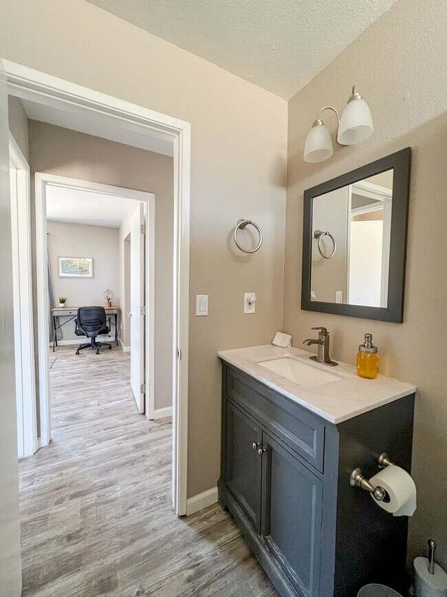 Building Photo - 60721 Alta Loma Dr