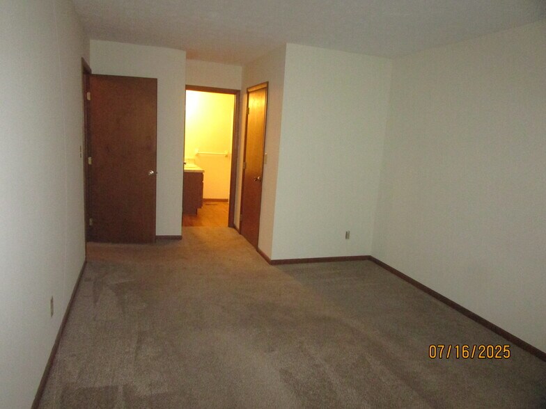 Master Bedroom - 1854 N Lakeman Dr