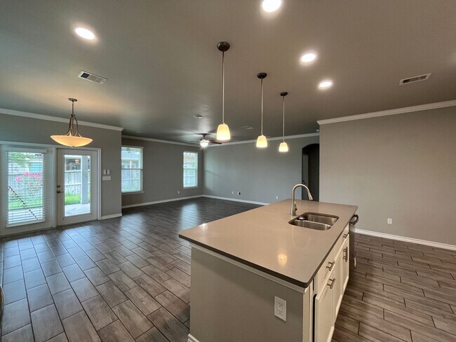 Building Photo - WALKING DISTANCE FROM OSO BAY WETLAND PRES...