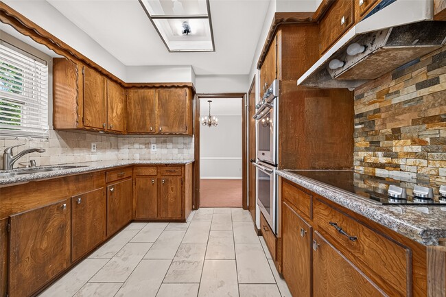 Building Photo - 11710 N Petersham Dr