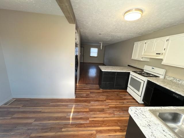 kitchen/dining area - 1025 West Dr