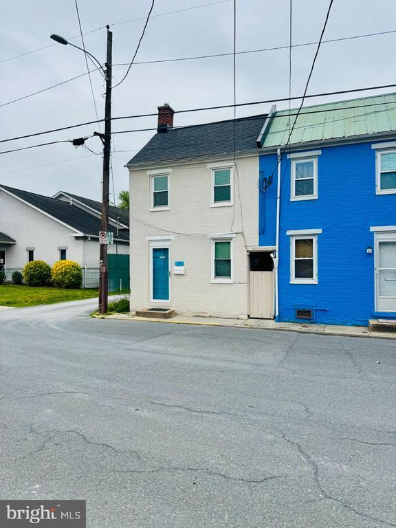 Building Photo - 25 Degrange St