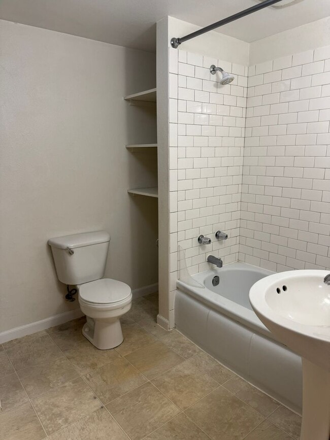Building Photo - Barger area, 2 bedroom, 1 bath, large back...