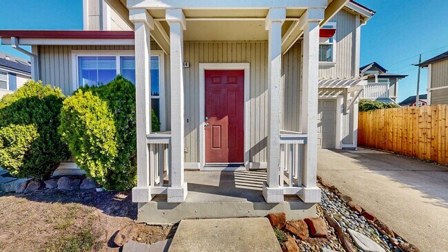 Building Photo - Beautiful 3 Bedroom 2.5 Bath Single Family...