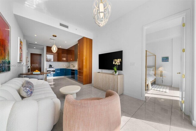 Building Photo - 2655 S Bayshore Dr