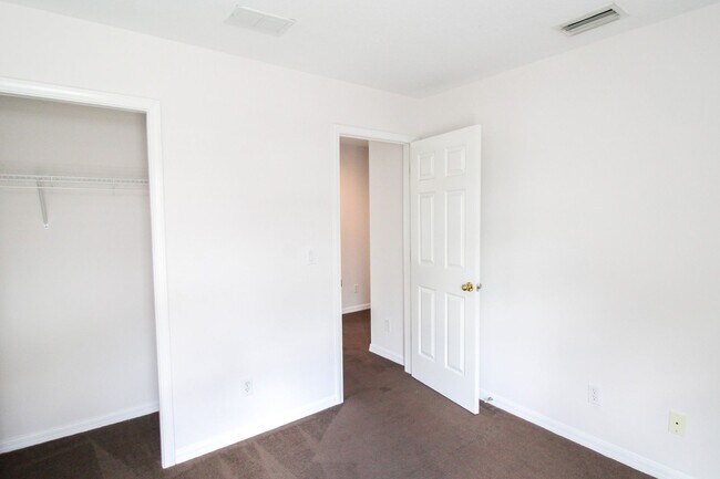 Building Photo - Lakeview 4-Bedroom, 2.5-Bath Annual Rental in Lakewood Ranch/Greenbrook