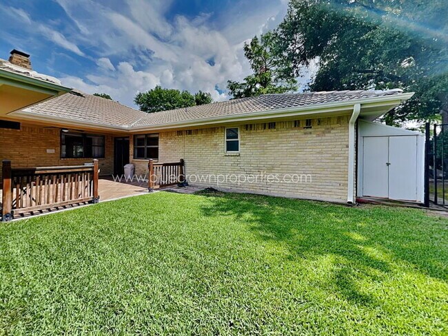 Building Photo - 9 Brookfield Ct