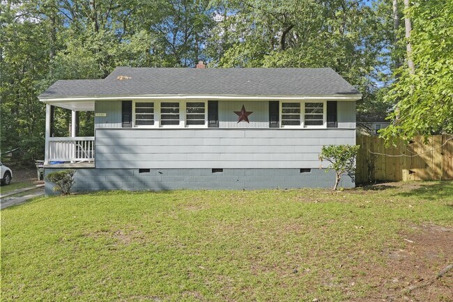 Primary Photo - 1141 Acorn St