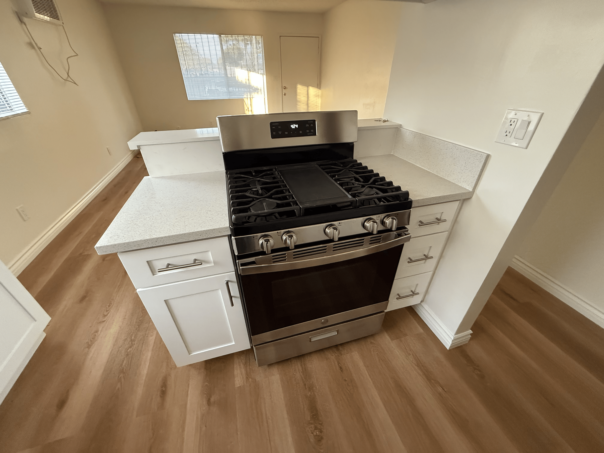 Kitchen - Stove - 525 Jacmar Dr
