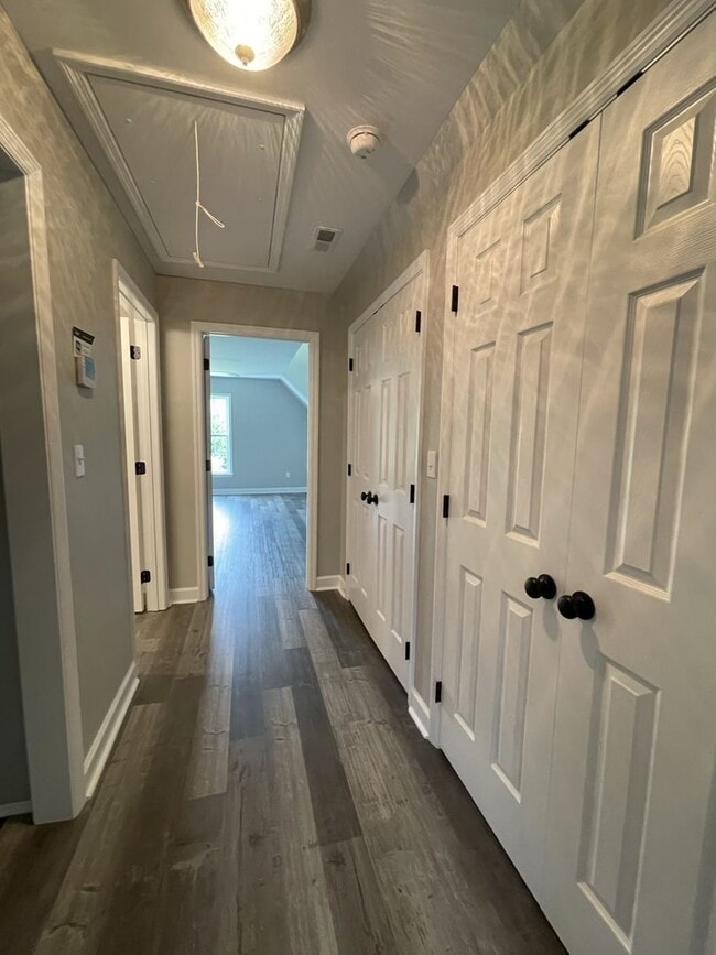 Building Photo - Recently Renovated Rancher Waiting for You!