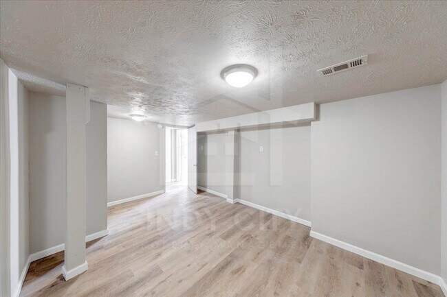 Building Photo - 2918 W Mooresville Rd