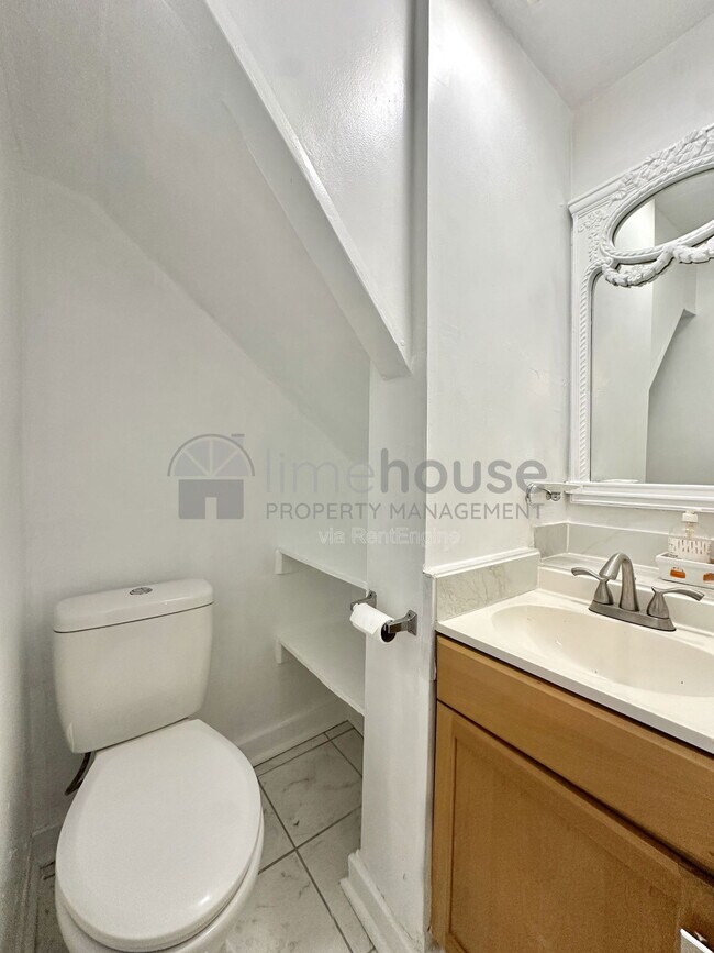 Building Photo - 3428 Thomas St