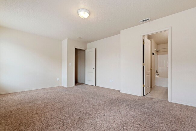 Building Photo - Very Clean 3 Bedroom Home with Community Pool _ Pet Friendly!