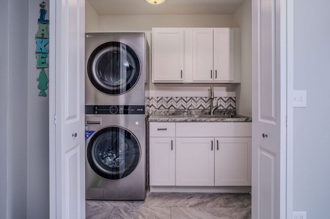 Building Photo - 3407 Venice Ave